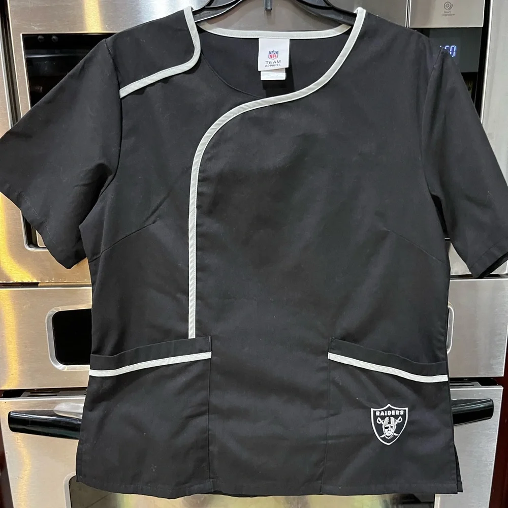 NFL Raiders scrub top - Picture 1 of 7